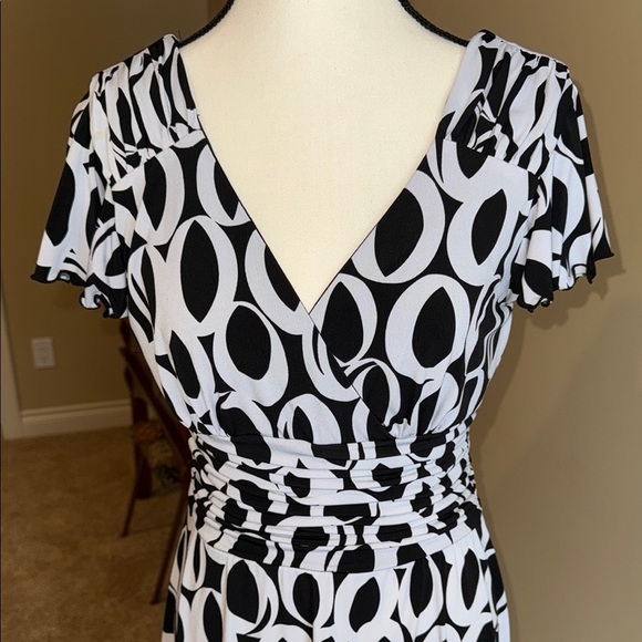Sandra Darren Black and White, Wrap Over Bodice, Ruched Waist, Midi Dress - Picture 3 of 16